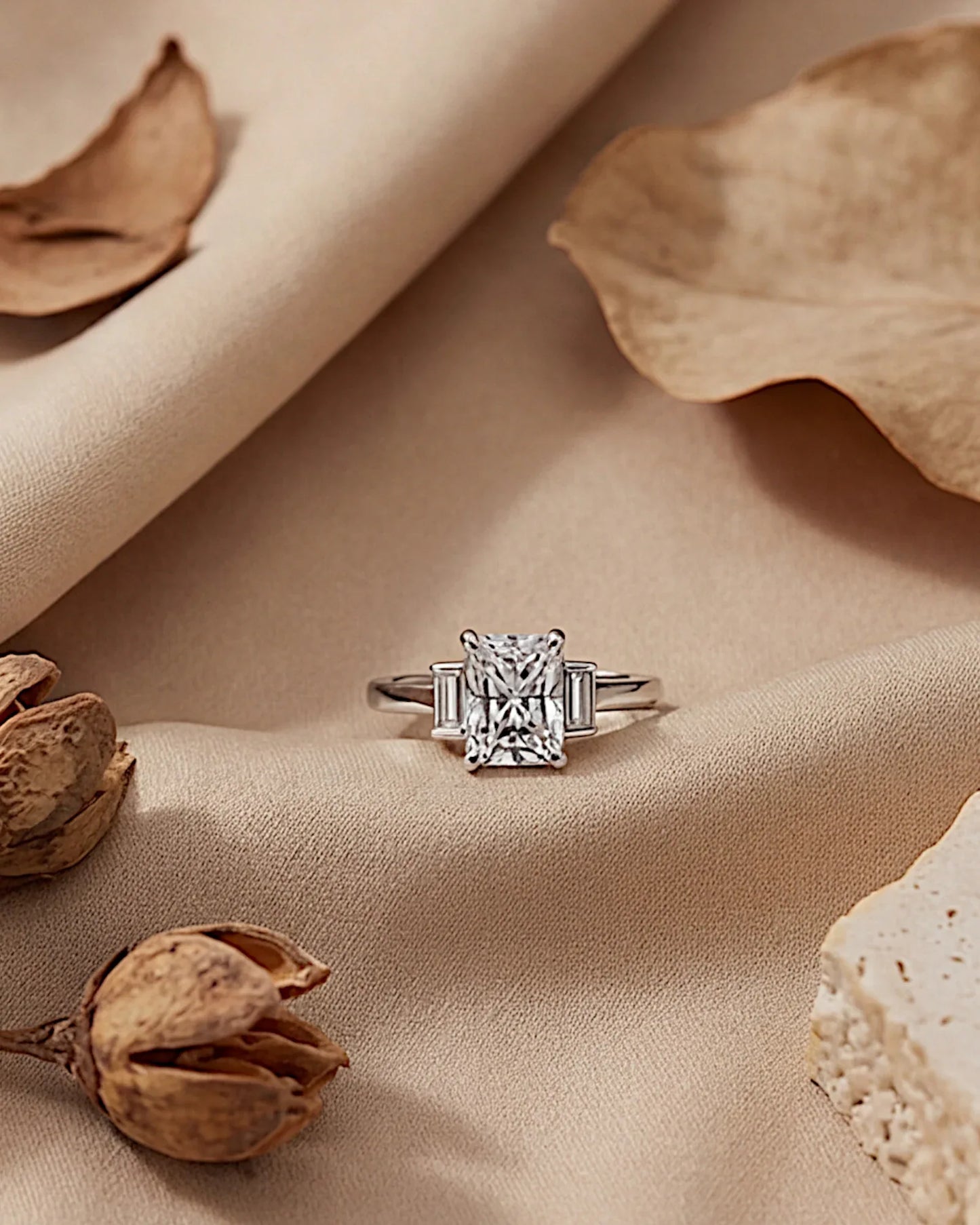 Ring aus 925er Sterlingsilber mit großem Zirkon - TOLLzWOOD