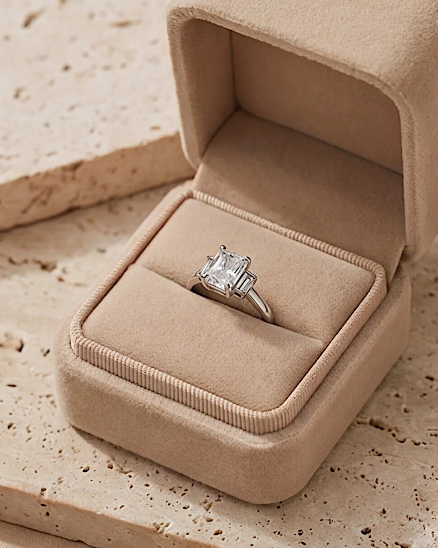 Ring aus 925er Sterlingsilber mit großem Zirkon - TOLLzWOOD