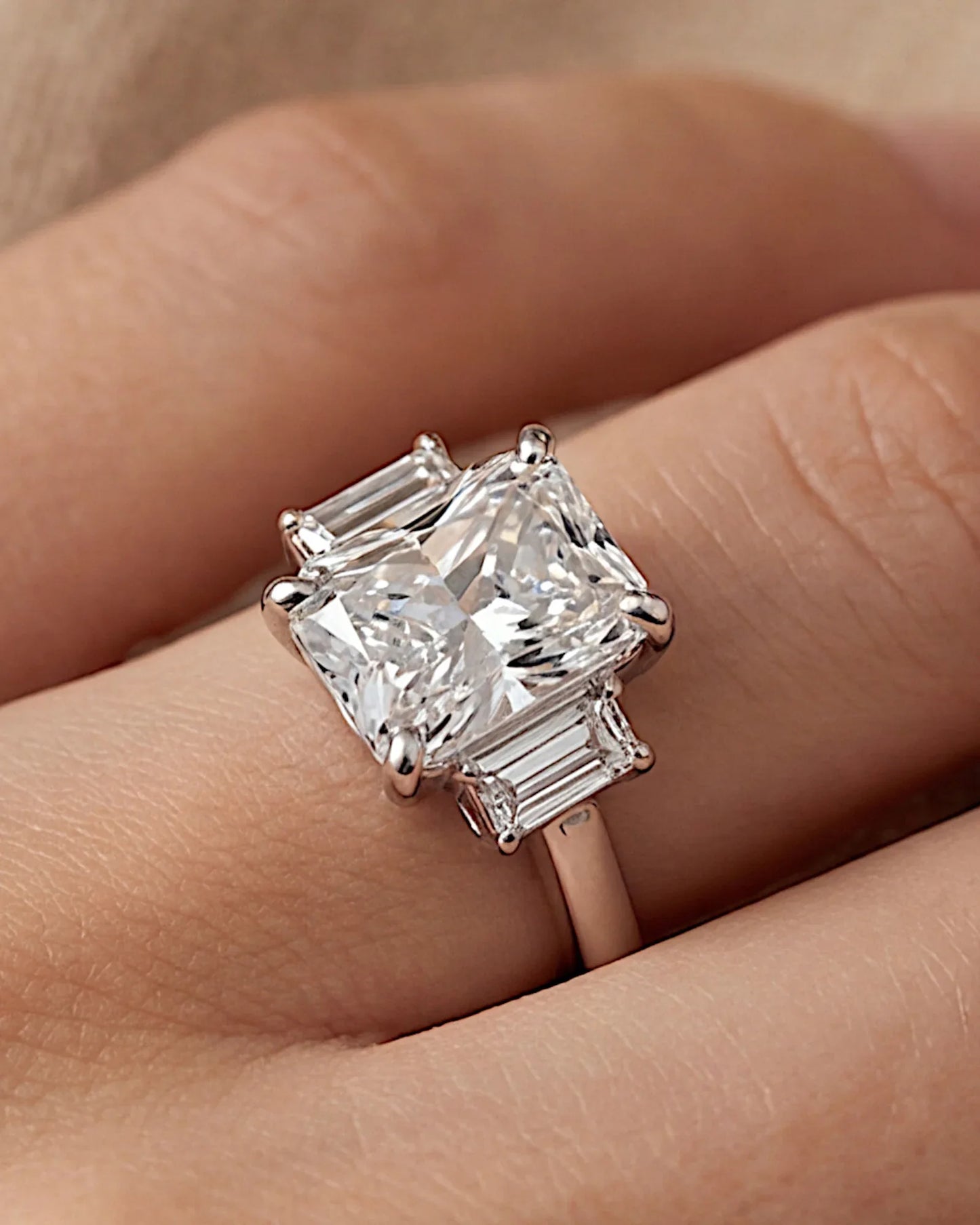 Ring aus 925er Sterlingsilber mit großem Zirkon - TOLLzWOOD