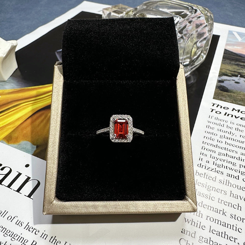 Ring aus 925er Silber mit grünem Zirkonia