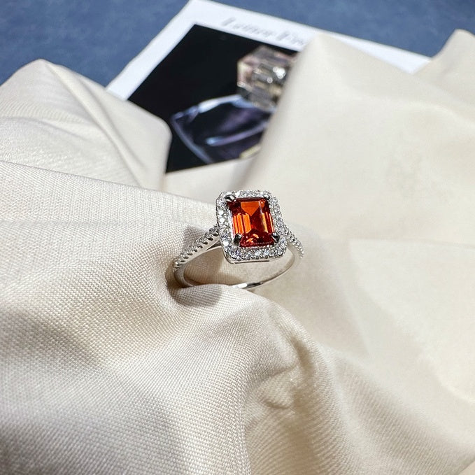 Ring made of 925 sterling silver with green cubic zirconia 