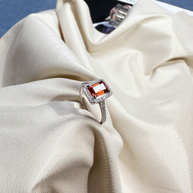 Ring aus 925er Silber mit grünem Zirkonia