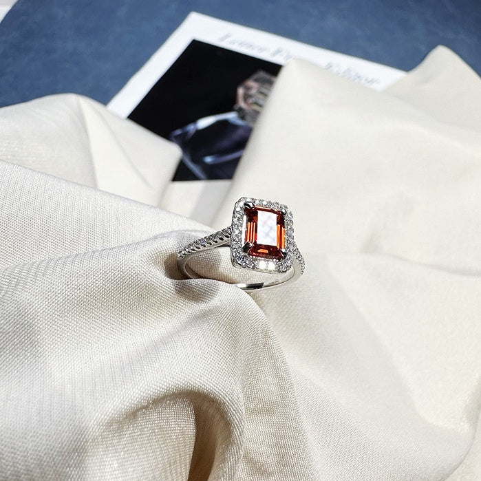 Ring made of 925 sterling silver with green cubic zirconia 