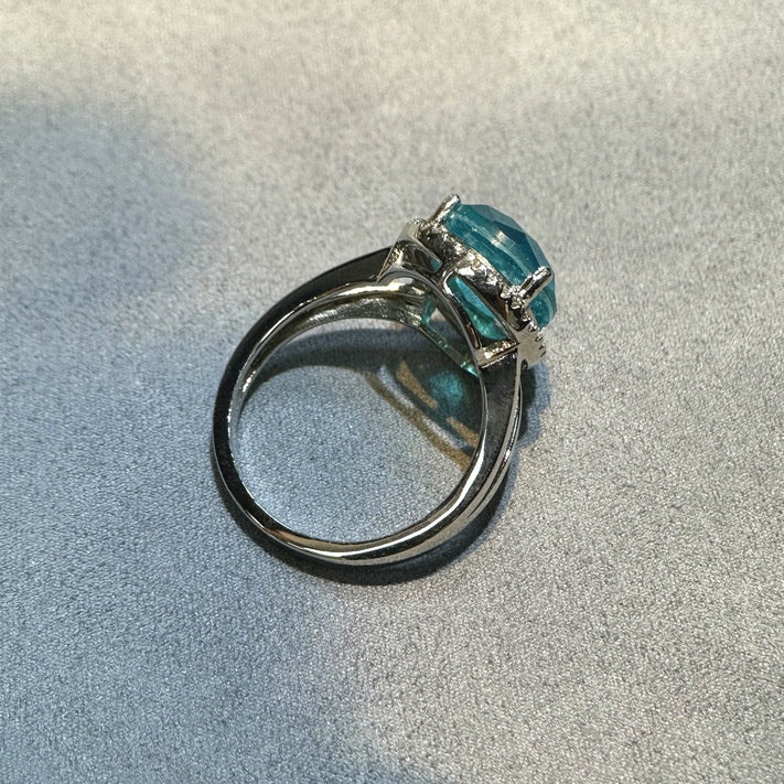 Ring made of 925 sterling silver with blue cubic zirconia, teardrop shape
