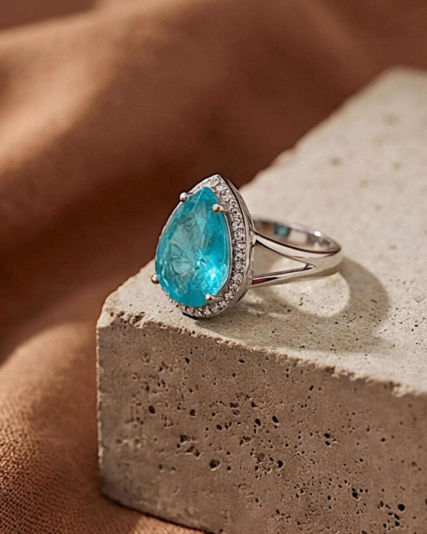 Ring aus 925er Silber mit blauem Zirkonia, Tropfenform - TOLLzWOOD