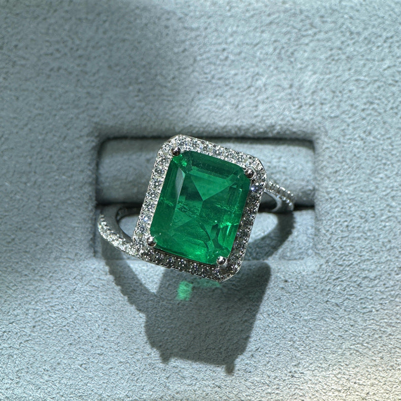 Ring made of 925 sterling silver with green cubic zirconia 
