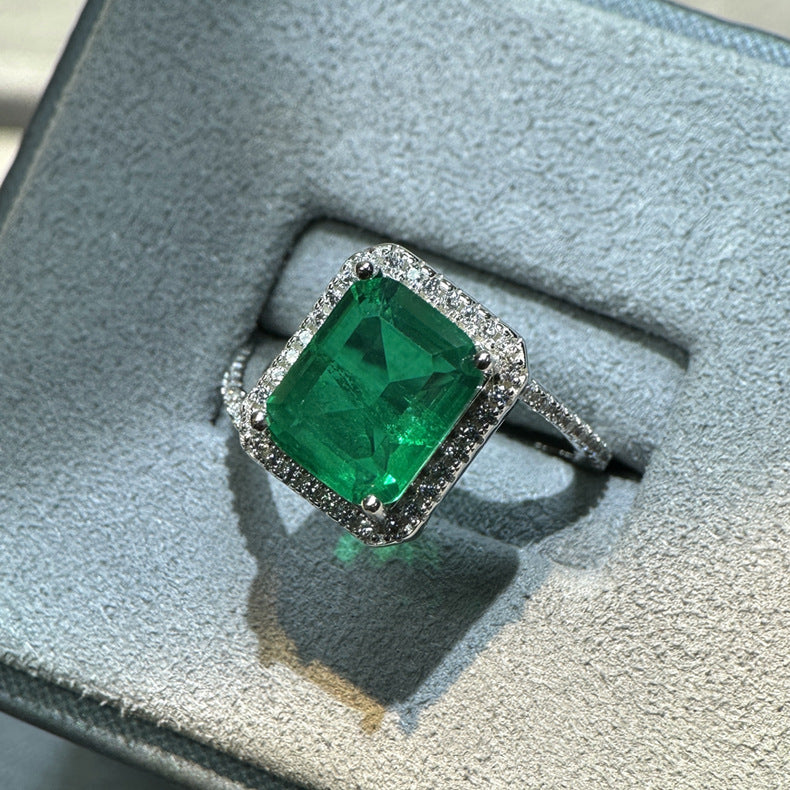 Ring made of 925 sterling silver with green cubic zirconia 