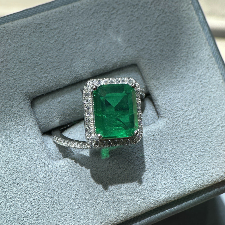 Ring made of 925 sterling silver with green cubic zirconia 
