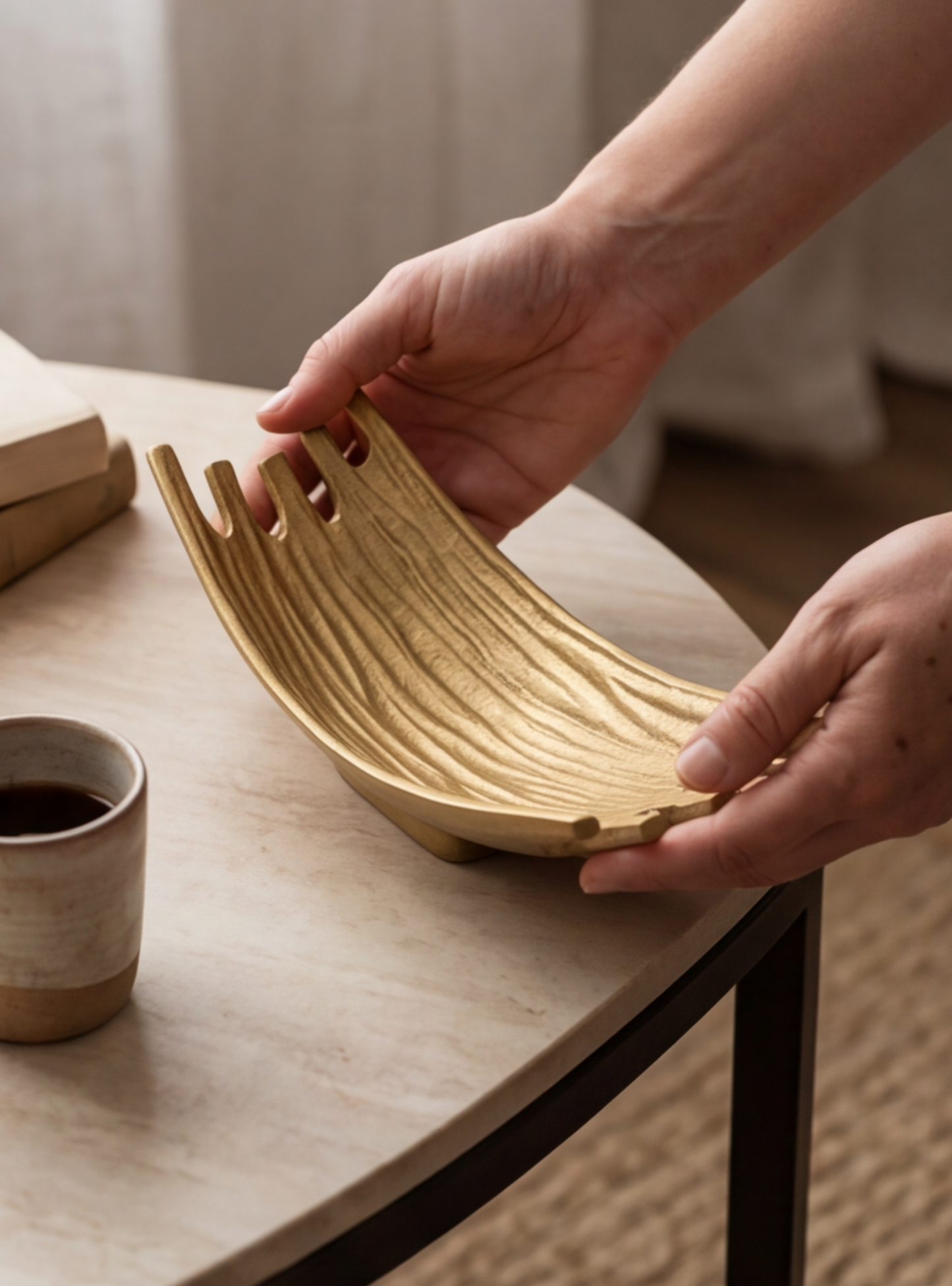 Decorative tray “Oval Curved”