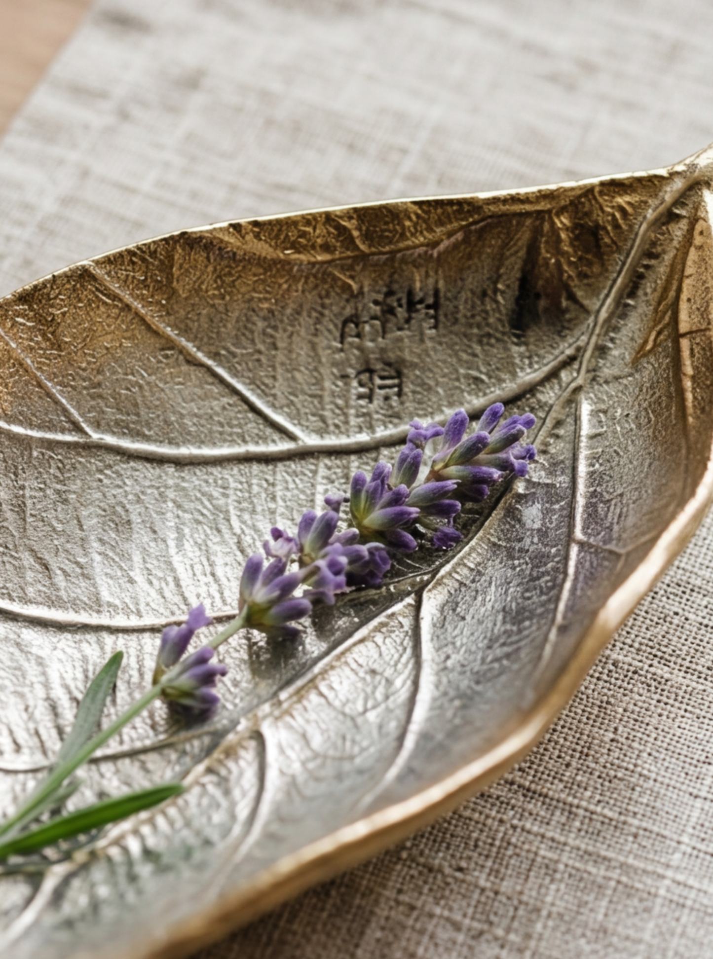 Decorative bowl “Leaf”