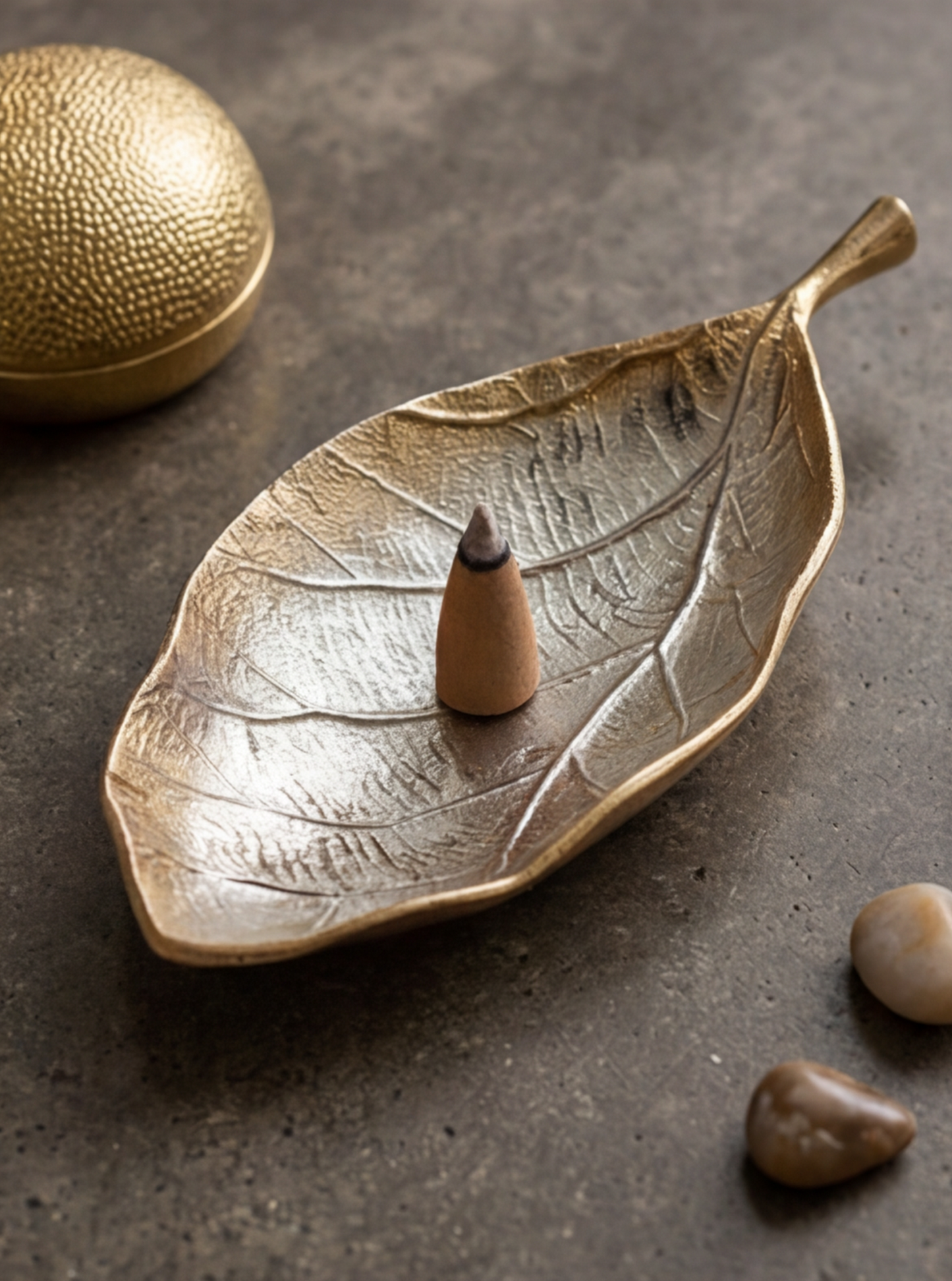 Decorative bowl “Leaf”
