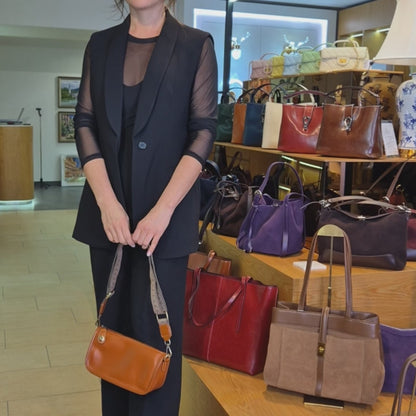 Leather handbag "Lupine"