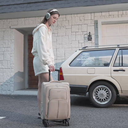 Beige Koffer Lovevook