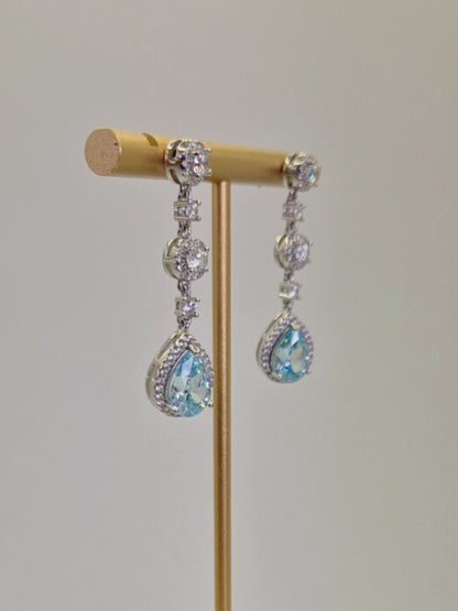 Earrings made of 925 sterling silver with blue cubic zirconia, teardrop shape