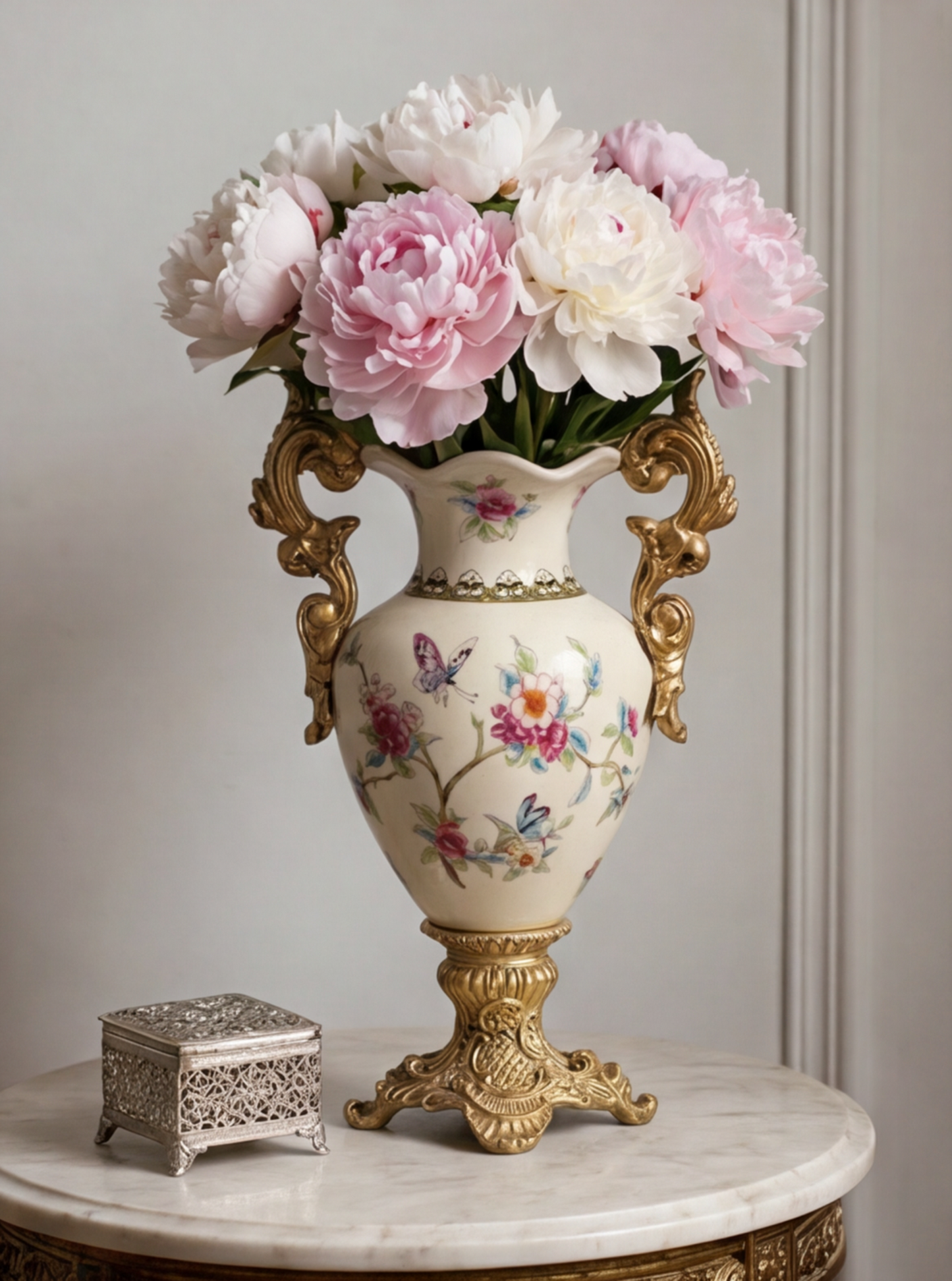 Keramikvase mit Blumenornament