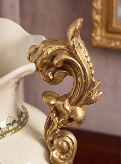 Keramikvase mit Blumenornament