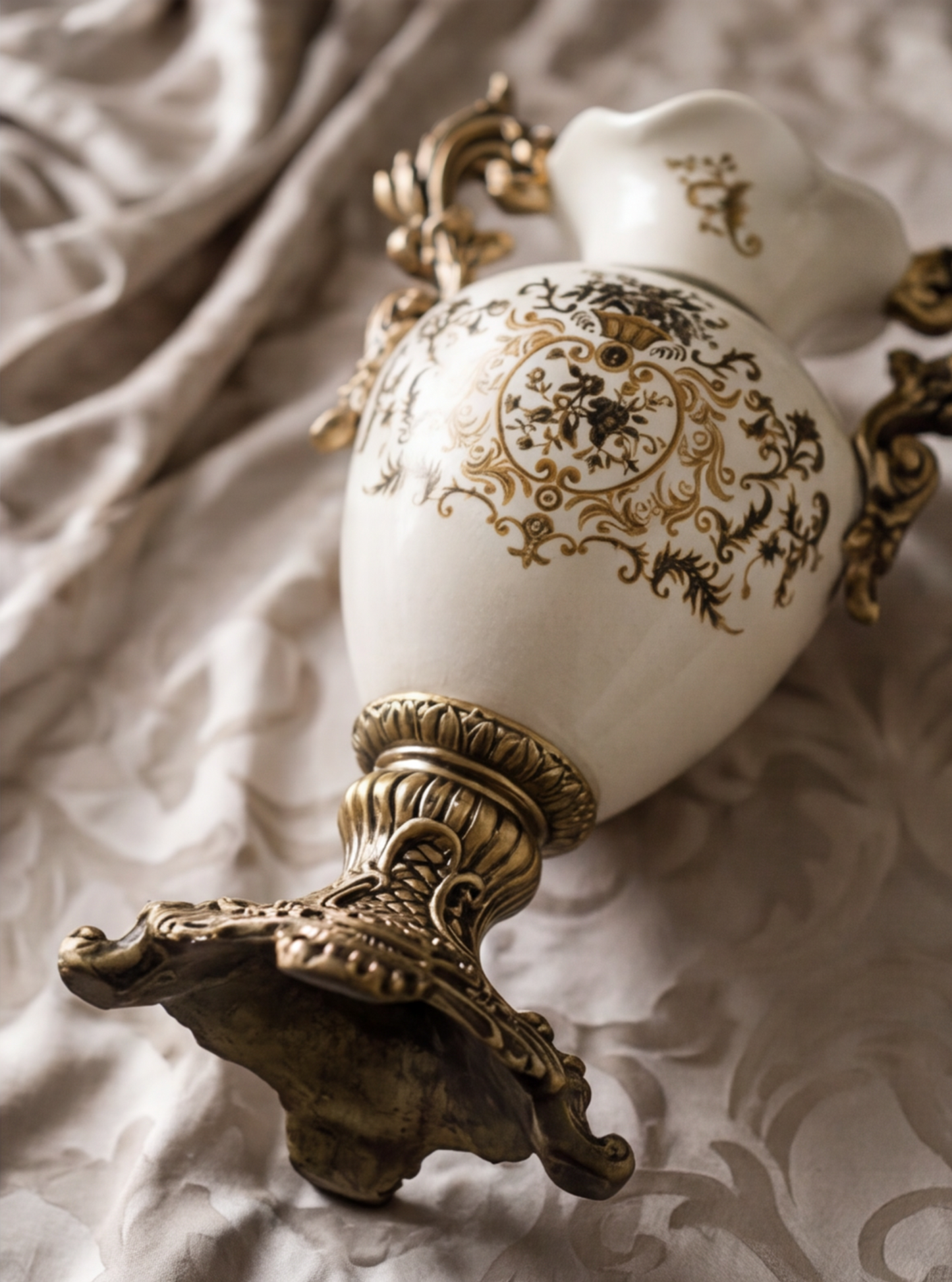 Ceramic vase with gold pattern